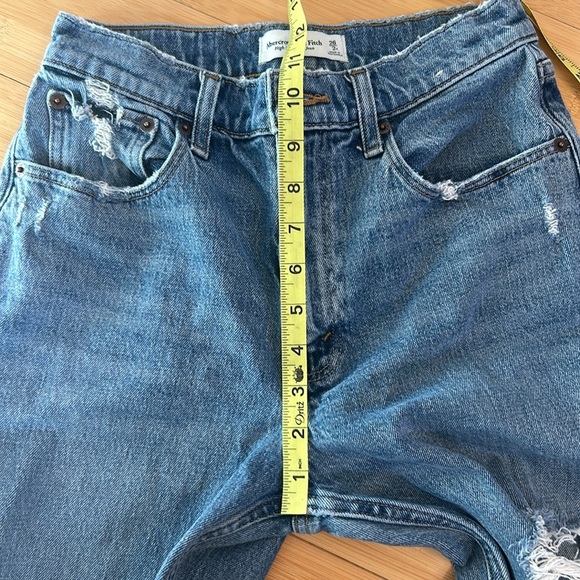 Abercrombie & Fitch Distressed High Rise Mom Jeans size 26 - Picture 4 of 7